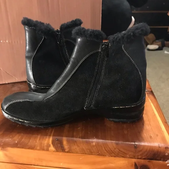 Sofft Leather Short Winter Boot - Picture 5 of 7